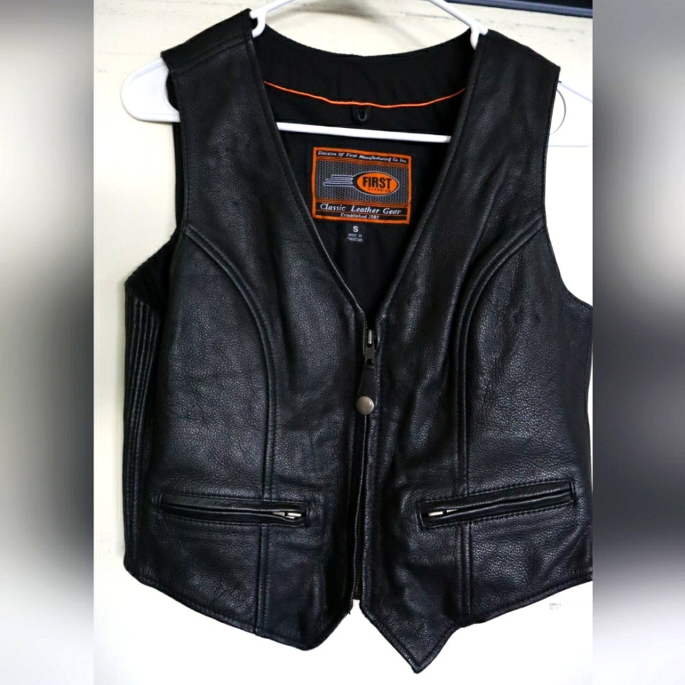 Biker Moto Vest size Small VINTAGE Black Leather